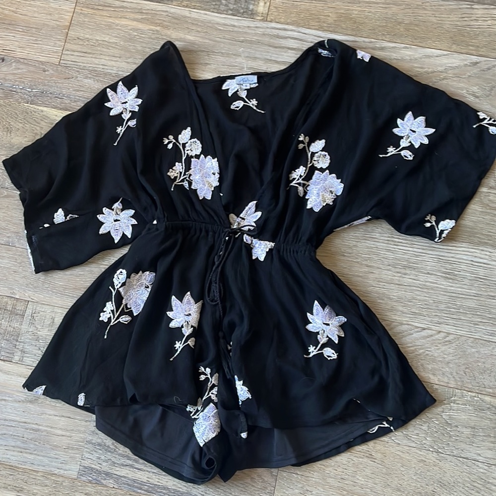 Deep V Romper - Picture 5 of 6